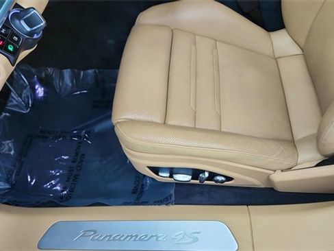 Used 2018 Porsche Panamera 4S image 33