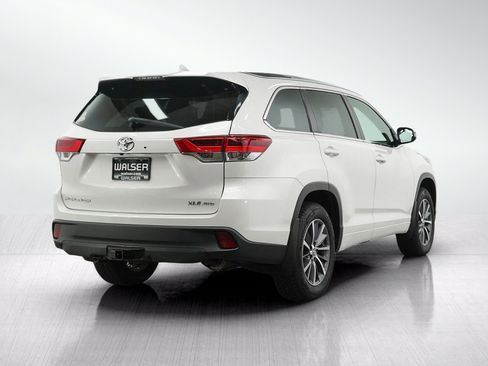 Used 2018 Toyota Highlander XLE AWD/4WD image 5