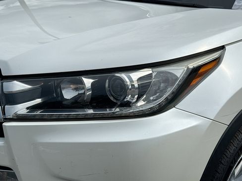 Used 2018 Toyota Highlander Limited FWD image 9