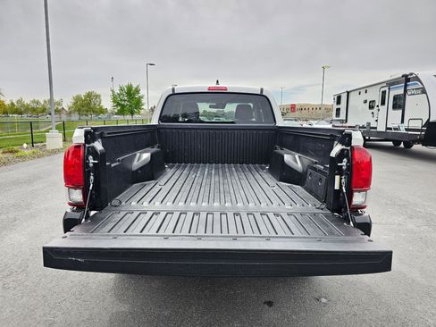 Used 2022 Toyota Tacoma SR AWD/4WD image 14