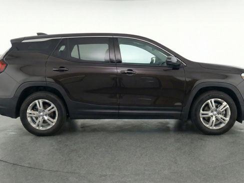 Used 2024 GMC Terrain SLE image 11