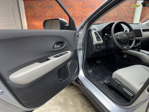 Used 2019 Honda HR-V EX image 9