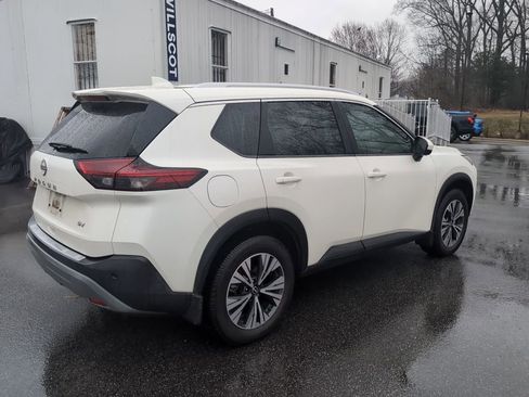 Used 2023 Nissan Rogue SV w/ SV Premium B Package image 8