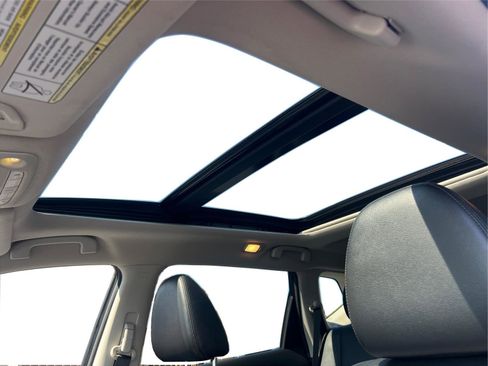 Used 2020 Nissan Rogue SL w/ Premium Package image 11