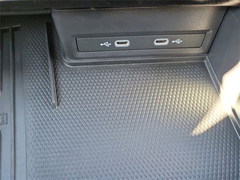 Certified 2025 Volkswagen Atlas SE image 30