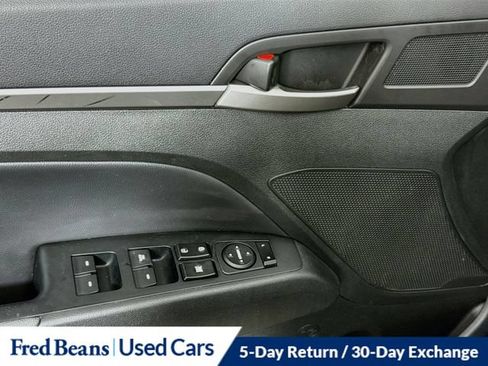 Used 2017 Hyundai Elantra Limited FWD image 20