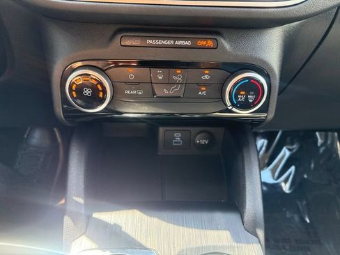 Used 2022 Ford Escape SE FWD image 18