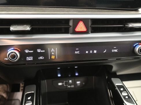 Used 2025 Kia Sorento SX image 19