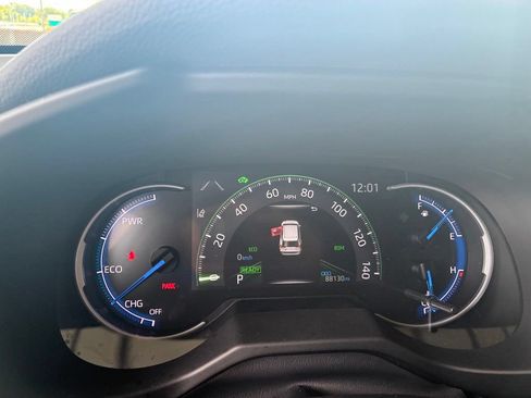 Used 2022 Toyota RAV4 XSE AWD/4WD image 8