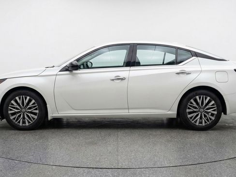 Used 2025 Nissan Altima 2.5 SV FWD image 5