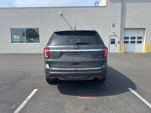 Used 2018 Ford Explorer XLT w/ Equipment Group 201A image 3