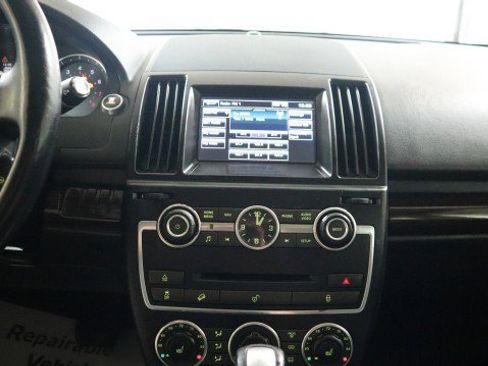 Used 2014 Land Rover LR2 HSE image 13