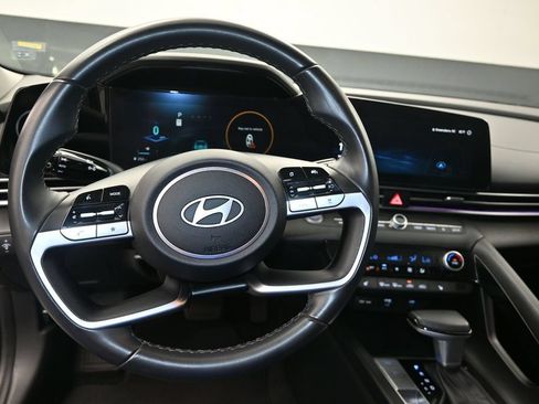 Used 2024 Hyundai Elantra SEL w/ Convenience Package FWD image 22