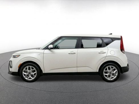 Used 2025 Kia Soul LX w/ LX Technology Package FWD image 4
