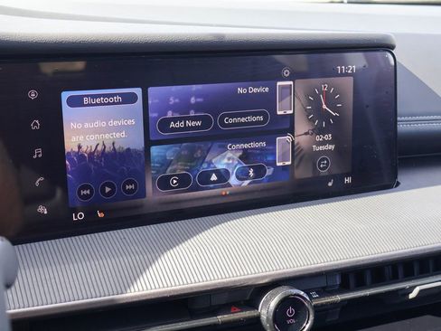 Certified 2025 Nissan Murano SV image 3