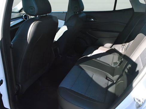 Used 2024 Chevrolet Trax LT w/ Driver Confidence Package FWD image 26