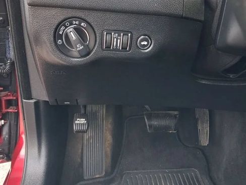 Used 2015 Chrysler 300 C RWD image 15