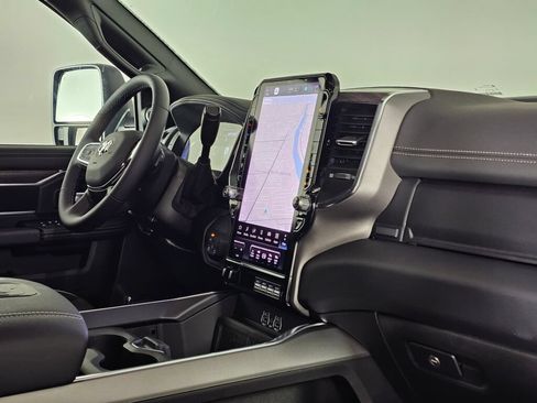 New 2026 RAM 3500 Laramie AWD/4WD image 40