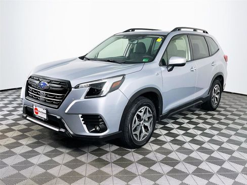 Used 2024 Subaru Forester Premium image 3
