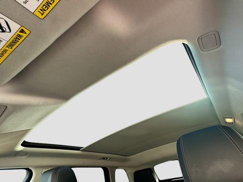 Used 2019 Land Rover Range Rover Evoque SE image 20