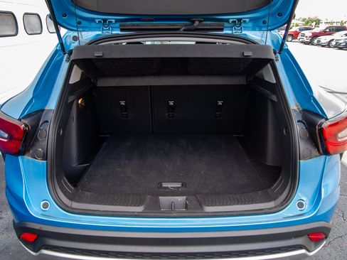 Used 2025 Chevrolet Trax LT FWD image 29