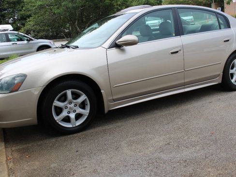 Used 2006 Nissan Altima 3.5 SL image 1