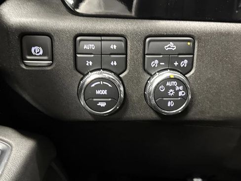Used 2025 GMC Sierra 1500 Elevation image 23