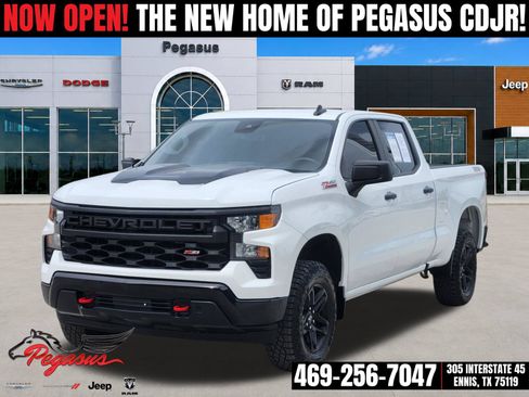 Used 2023 Chevrolet Silverado 1500 Custom Trail Boss AWD/4WD image 2
