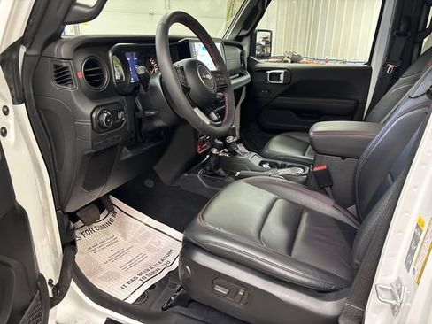 Used 2024 Jeep Wrangler Unlimited Rubicon AWD/4WD image 12