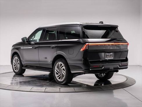 New 2026 Lincoln Navigator Premiere AWD/4WD image 3