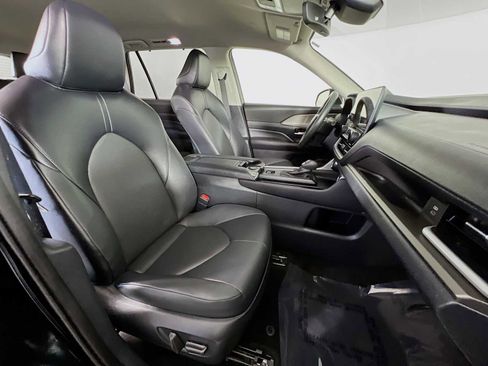 Used 2024 Toyota Grand Highlander XLE image 28