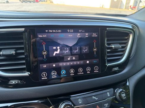 Used 2019 Chrysler Pacifica Touring-L Plus w/ S Appearance Package FWD image 20