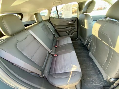 Certified 2025 Chevrolet Trax LT w/ Driver Confidence Package image 20