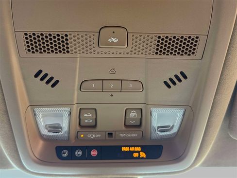 Used 2025 Cadillac XT6 Sport w/ Platinum Package image 29