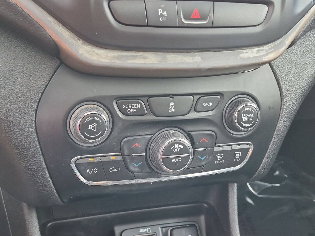 Used 2018 Jeep Cherokee Limited AWD/4WD image 21