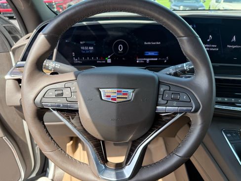 Used 2023 Cadillac Escalade Premium Luxury AWD/4WD image 24