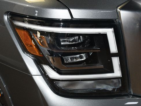 Used 2023 Nissan Titan Platinum Reserve w/ Moonroof Package AWD/4WD image 58