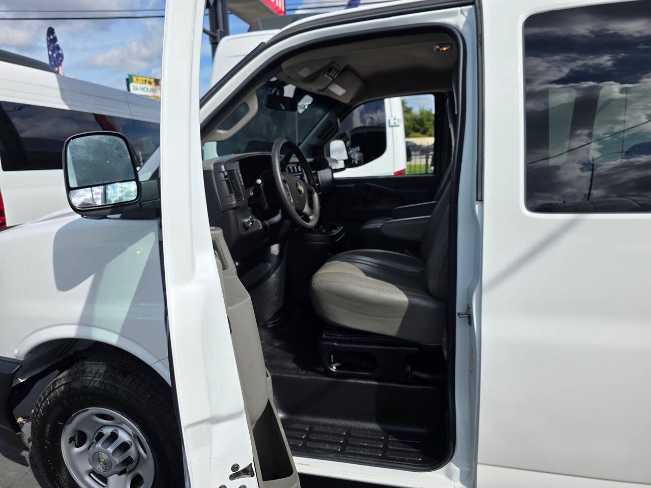 Used 2024 Chevrolet Express 3500 LS RWD image 18