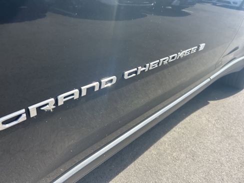 Used 2024 Jeep Grand Cherokee L Limited w/ Luxury Tech Group II image 15