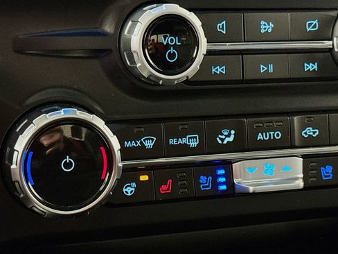 Used 2024 Ford F350 Platinum w/ FX4 Off-Road Package image 17