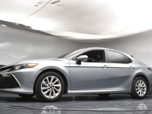 Used 2024 Toyota Camry LE w/ Convenience Package FWD image 33