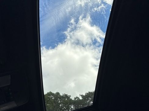 Used 2018 Toyota RAV4 SE image 30