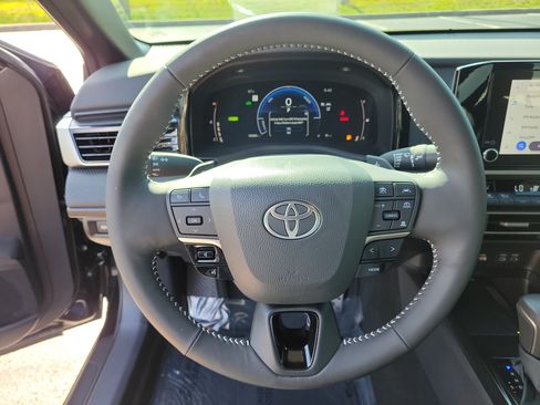 Used 2025 Toyota Camry SE w/ Convenience Package FWD image 27