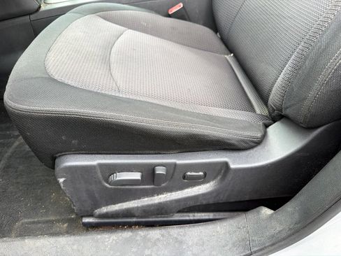 Used 2011 Nissan Rogue SV AWD/4WD image 10