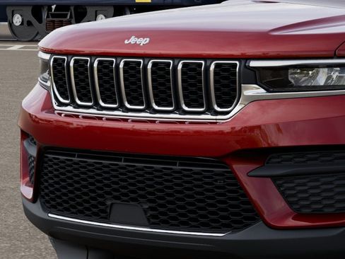 New 2026 Jeep Grand Cherokee Laredo image 10