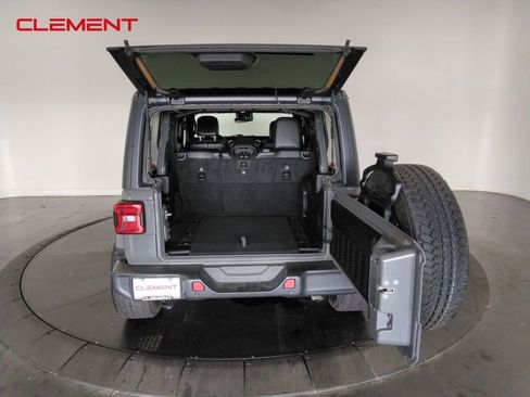 Used 2019 Jeep Wrangler Unlimited Sahara image 8