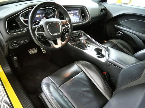 Used 2017 Dodge Challenger SXT Plus image 4