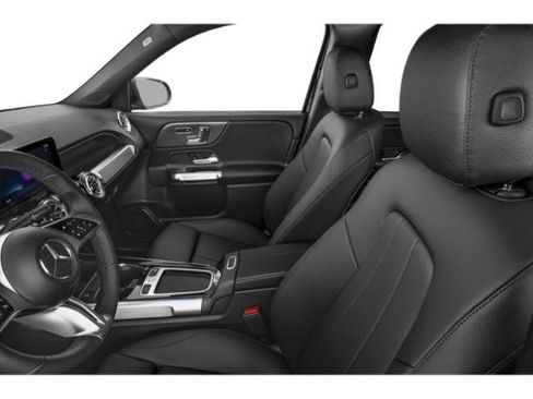New 2025 Mercedes-Benz GLB 250 4MATIC image 12