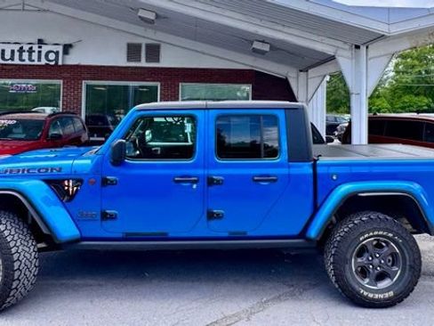 Used 2022 Jeep Gladiator Rubicon w/ Cold Weather Group AWD/4WD image 2