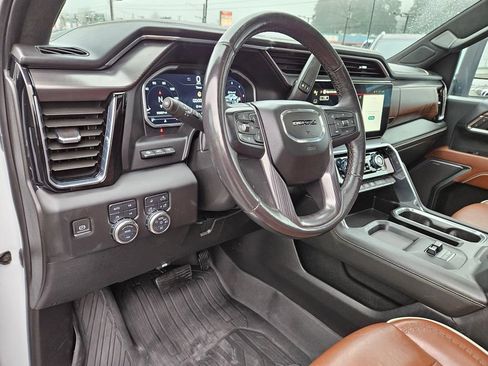 Used 2024 GMC Sierra 3500 Denali Ultimate AWD/4WD image 18
